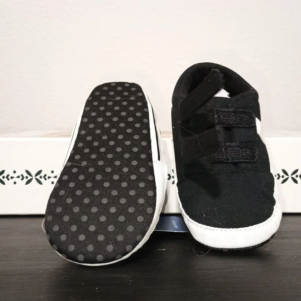 NWT Baby Sneaker, 4T